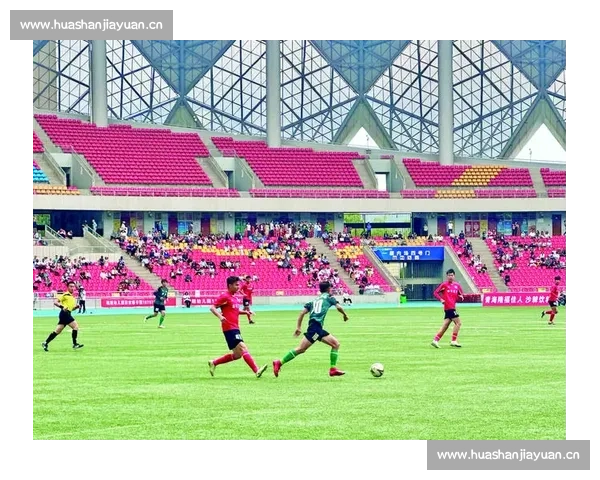 高原绿茵鏖战:青超联赛海东主场蓝黄对决握手言和